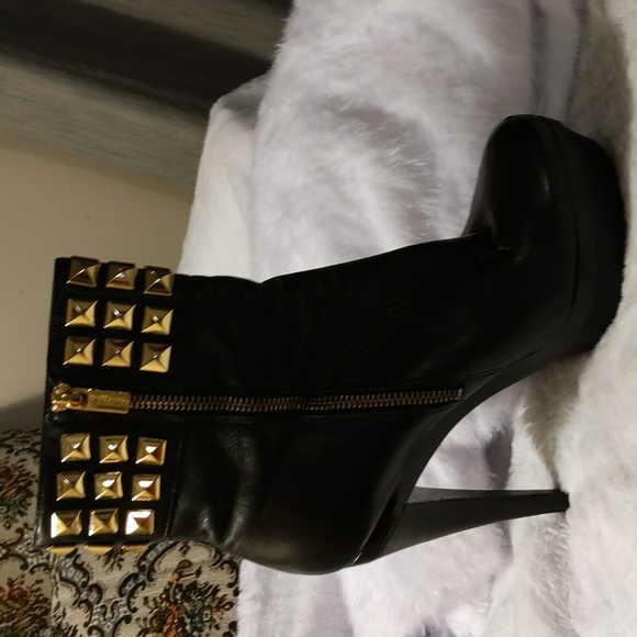 Michael Kors| Aria Black Leather Ankle Boots 4" Heels Gold Toned Stud Detailing - Picture 7 of 14